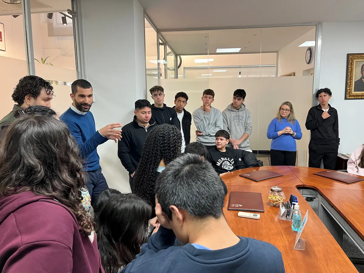 Grupo Gimeno participa en el programa Empresa Familiar en las Aulas con una charla para alumnos del Ciclo Formativo de Gestión Administrativa del IES Villablanca.